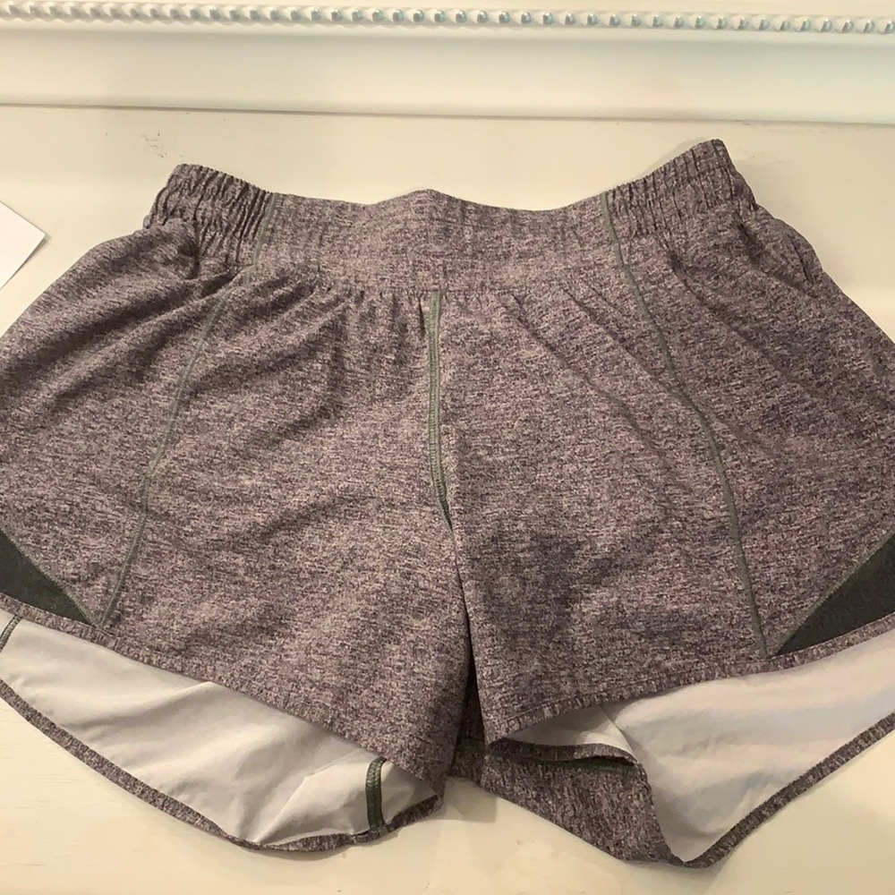 Lululemon hotty hot short size 8 tall 4”